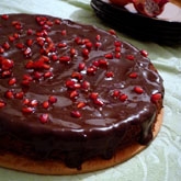 Čokoládový dort s granátovými semínky